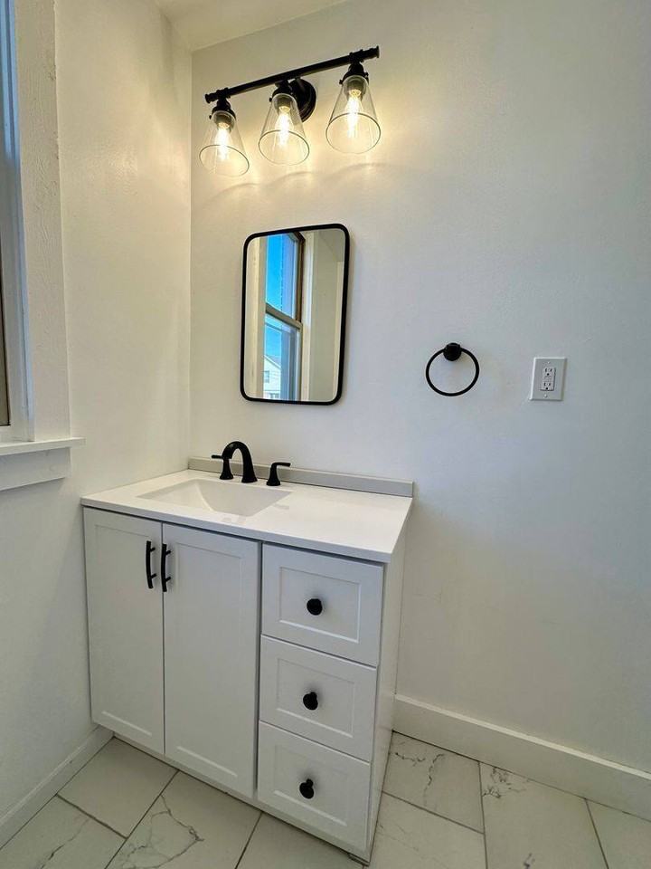 7500 Ellesmere St #6 - Photo 6 of 10