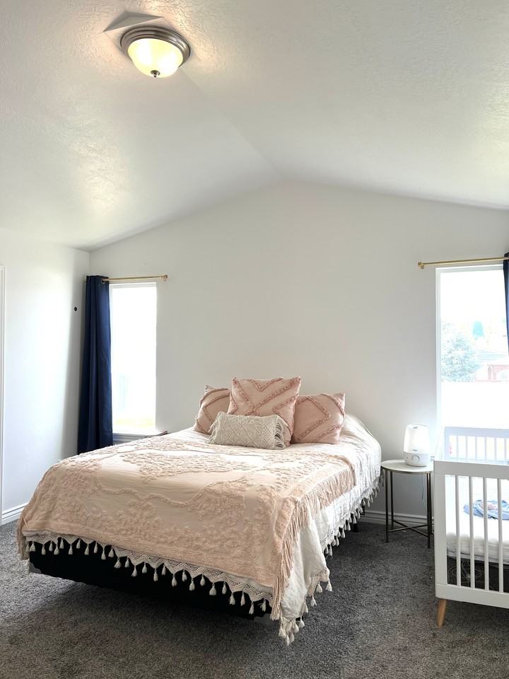 4063 N Maple Dr - Photo 3 of 8