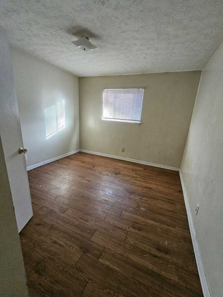 933 Applewood Ln #1 - Photo 3 of 6