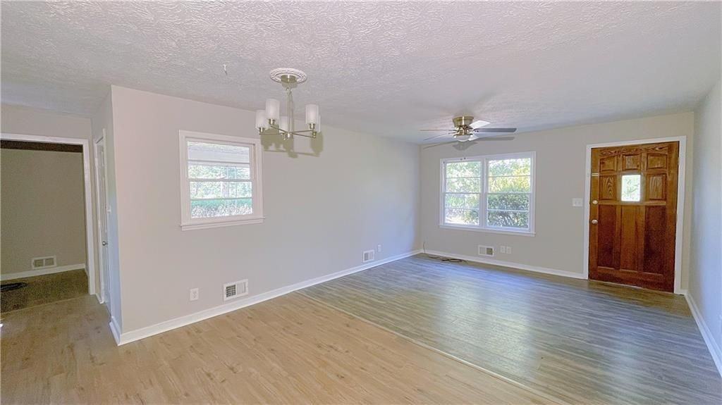 122 Barnesville Rd - Photo 4 of 22