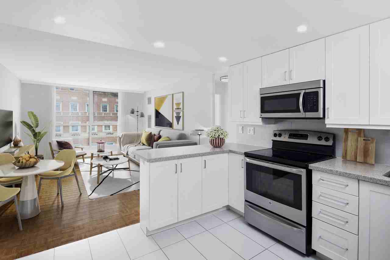 Residences on Bloor - Photo 4 of 21