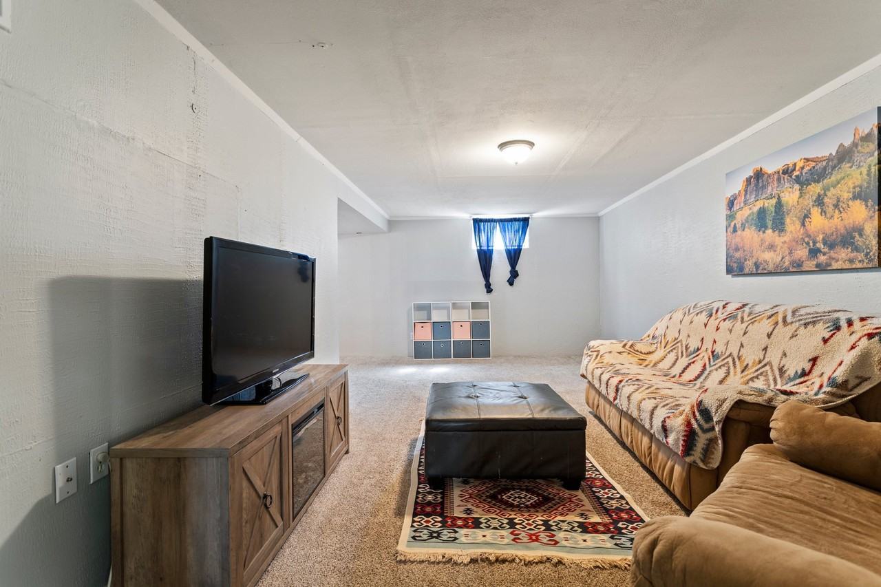 1550 Happiness Dr - Photo 3 of 38