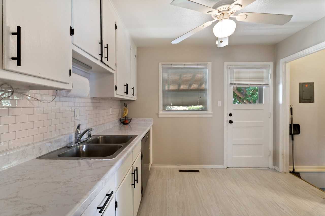 1550 Happiness Dr - Photo 2 of 38