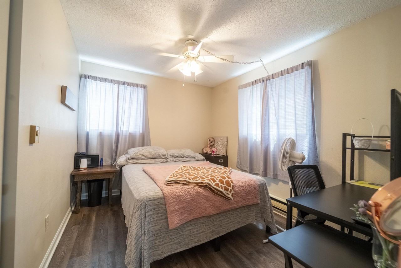 1501 W 3rd St #1 - Photo 3 of 16