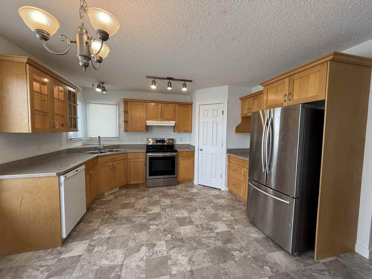 8 Craigen Court Leduc, AB - Photo 4 of 15