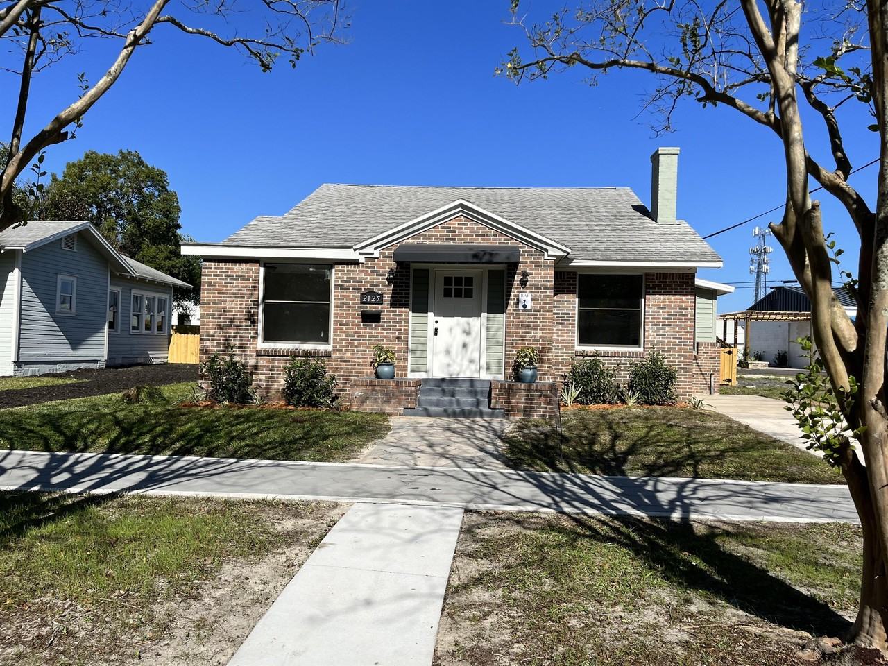 2125 Gilmore St - Photo 2 of 45