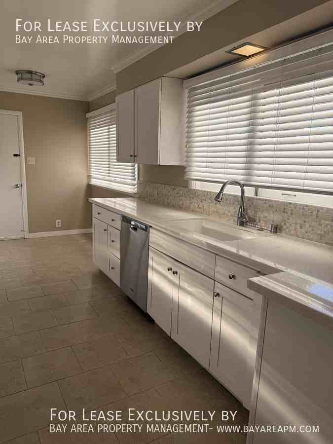 1393 Geneva Ave - Photo 4 of 13