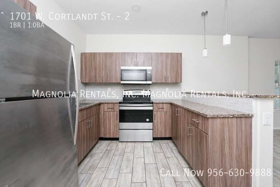 1701 W Cortlandt St #2 - Photo 4 of 8