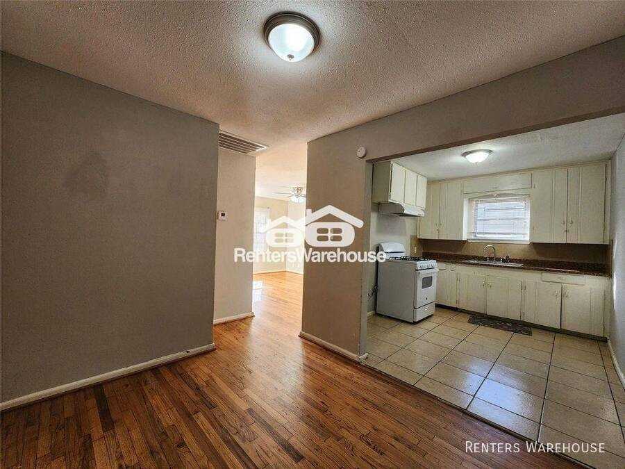 7937 Oak Knoll Ln - Photo 3 of 14