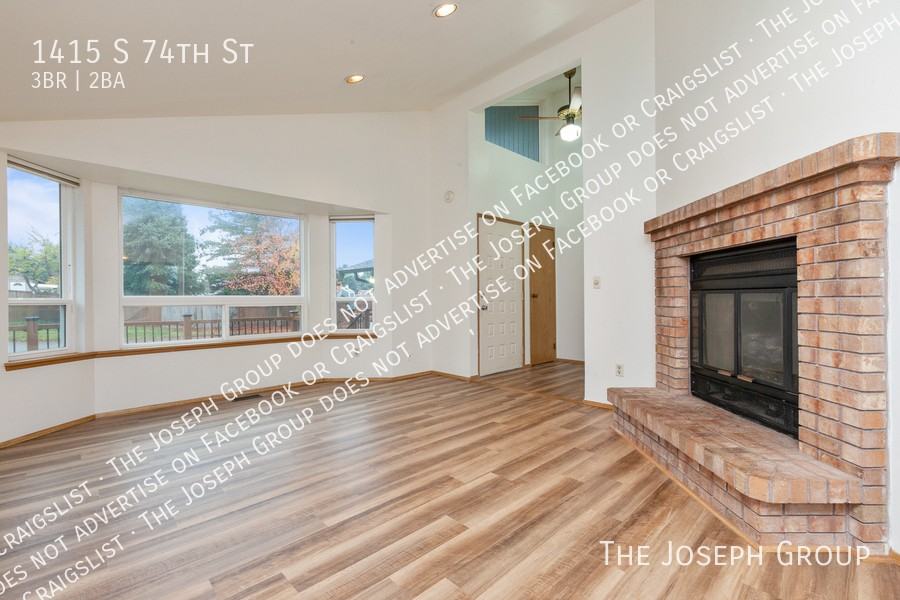 1415 S 74th St - Photo 5 of 26