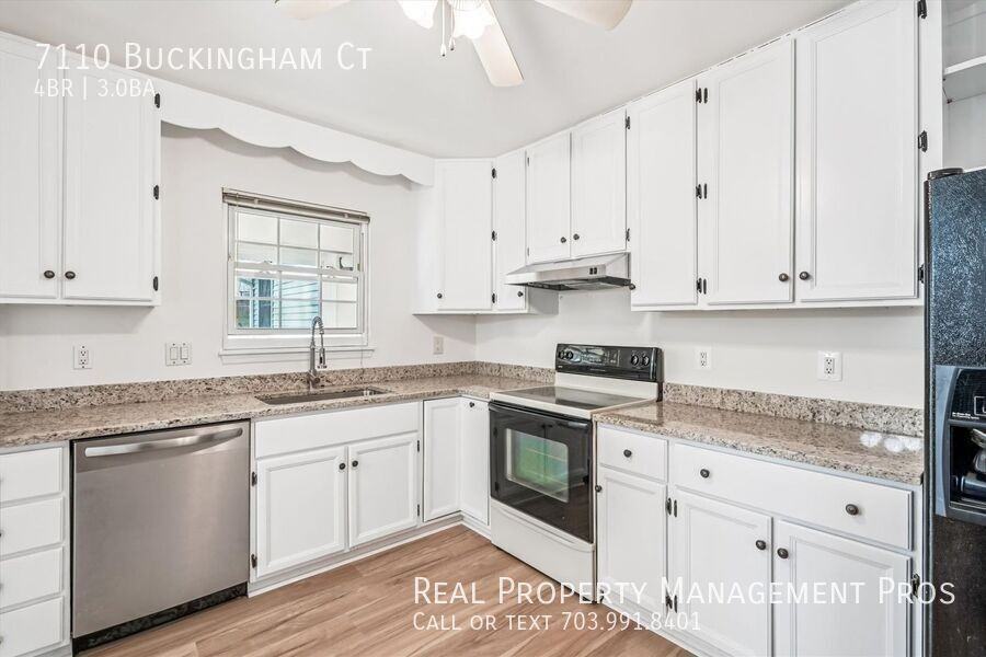 7110 Buckingham Ct - Photo 7 of 32