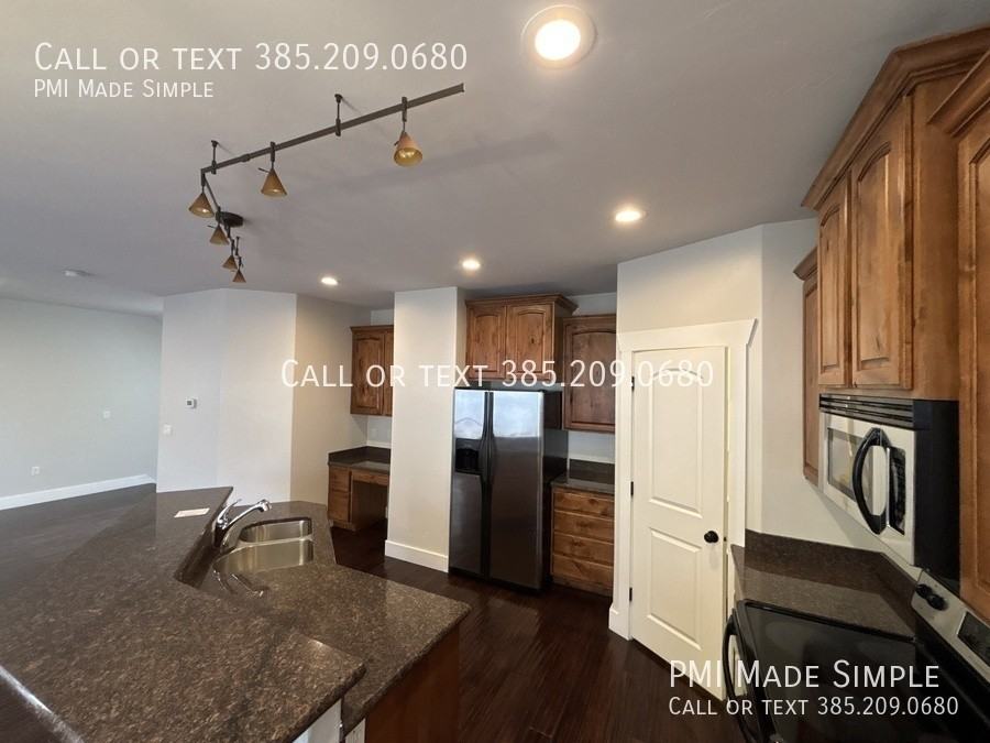 1855 E Evry Ct - Photo 5 of 38