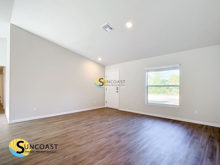 20241 Peachland Blvd - Photo 4 of 26