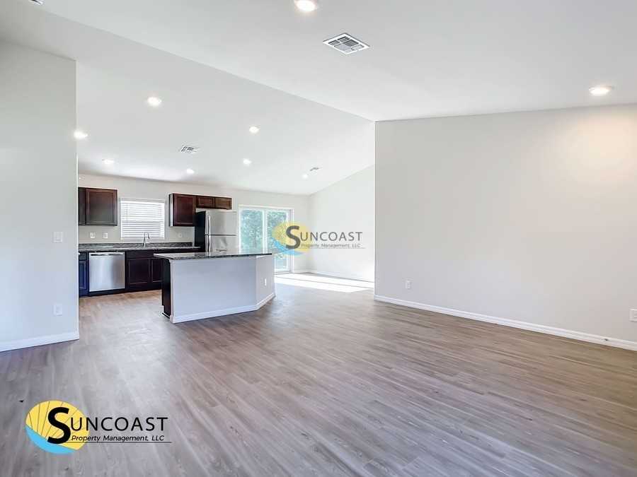 20241 Peachland Blvd - Photo 5 of 26