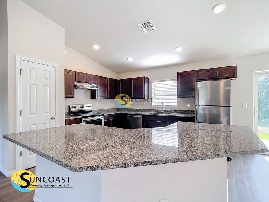 20241 Peachland Blvd - Photo 6 of 26