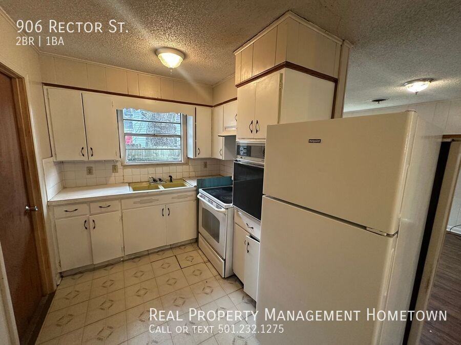 906 Rector St - Photo 4 of 8