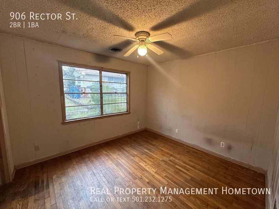 906 Rector St - Photo 7 of 8