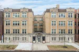 featured image of 1310 E Hyde Park Blvd