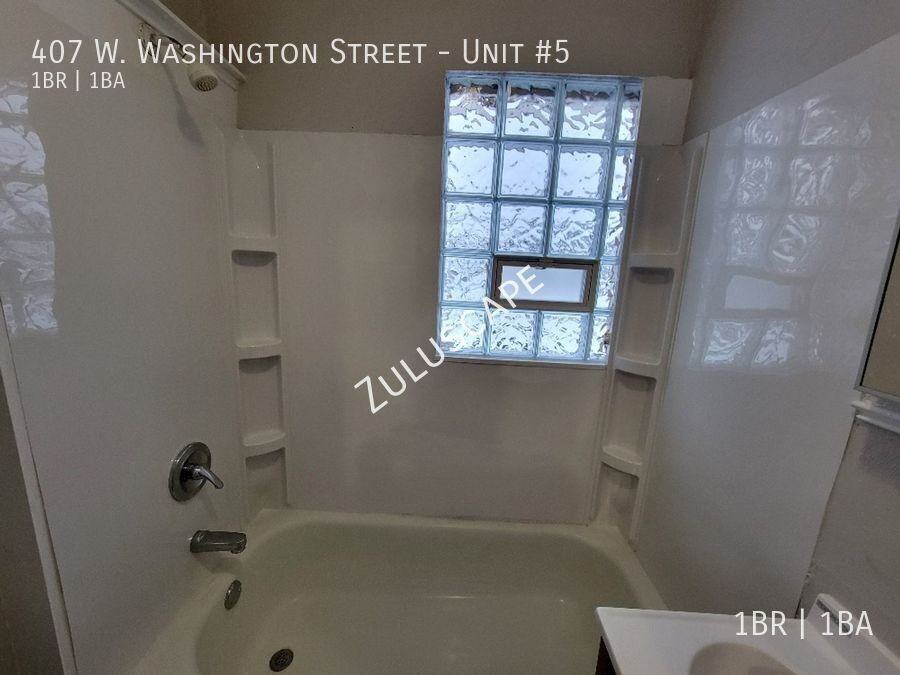 407 W Washington St #5 - Photo 2 of 8
