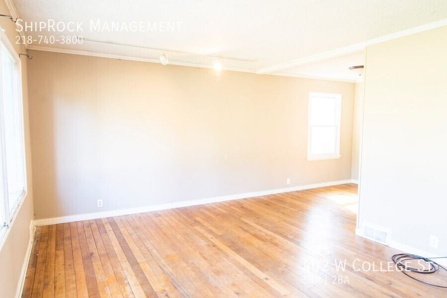 402 W College St - Photo 4 of 21