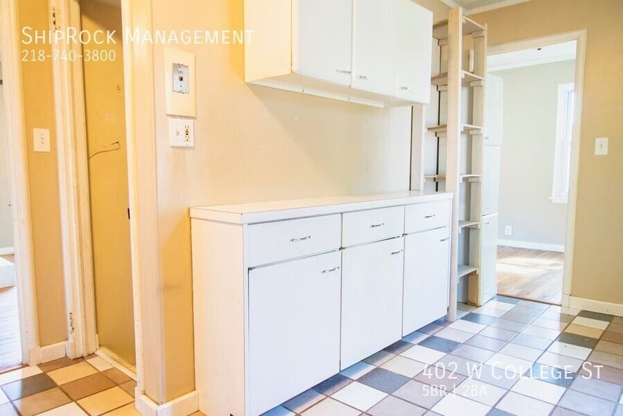 402 W College St - Photo 6 of 21