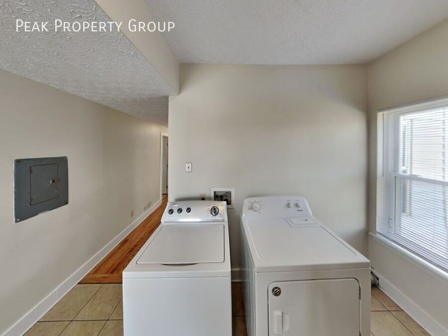 1371 Summit St - Photo 6 of 14