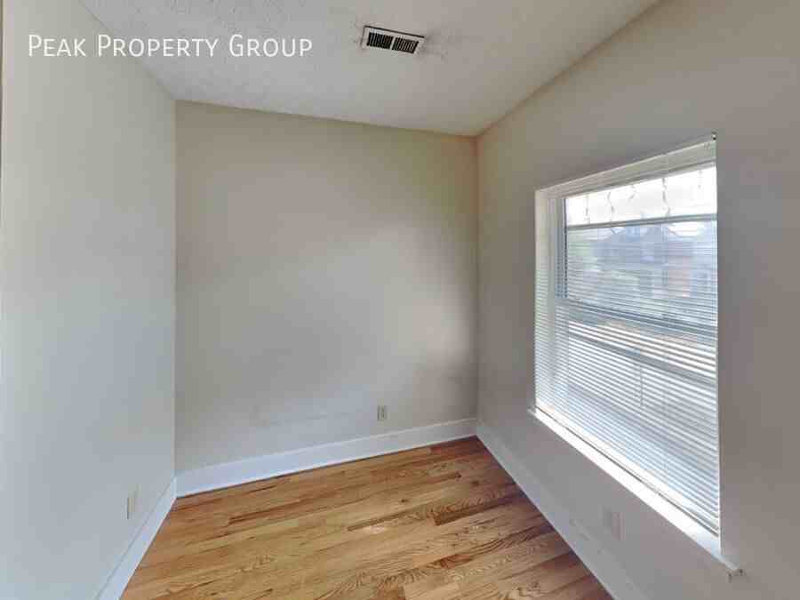 1371 Summit St - Photo 7 of 14