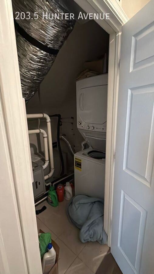 HUNTER & - Photo 5 of 12