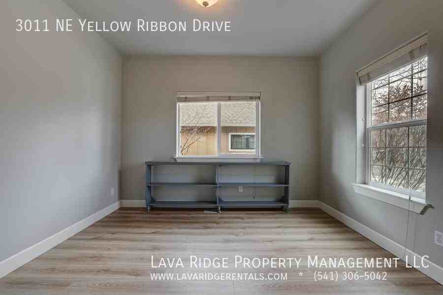 3011 Ne Yellow Ribbon Dr - Photo 5 of 32