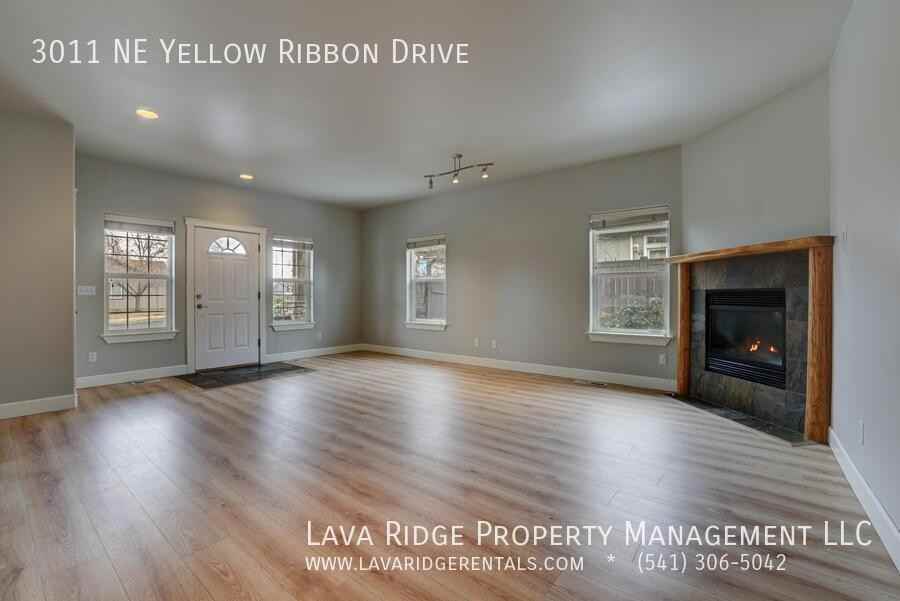 3011 Ne Yellow Ribbon Dr - Photo 6 of 32