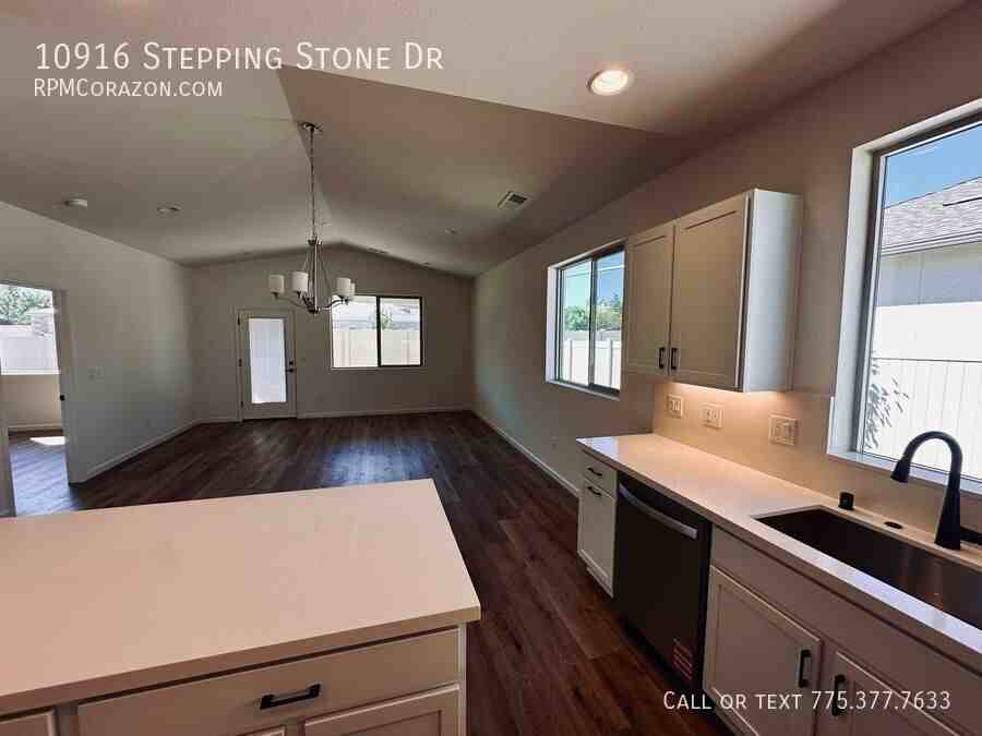 10916 Stepping Stone Dr - Photo 3 of 19