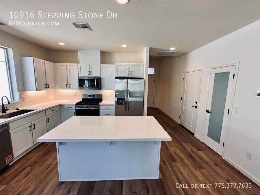 10916 Stepping Stone Dr - Photo 4 of 19