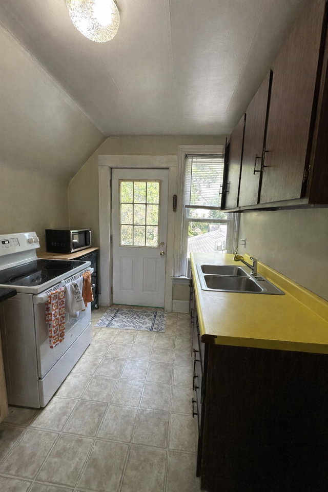 630 1/2 Galloway St - Photo 2 of 8