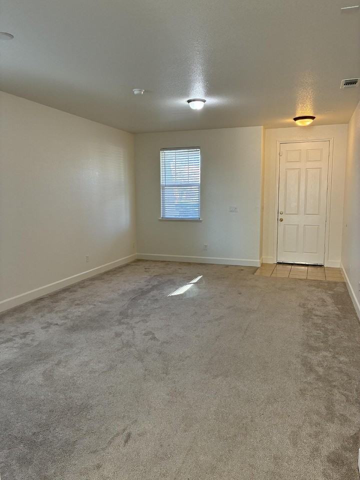 526 Beckman Way - Photo 3 of 26