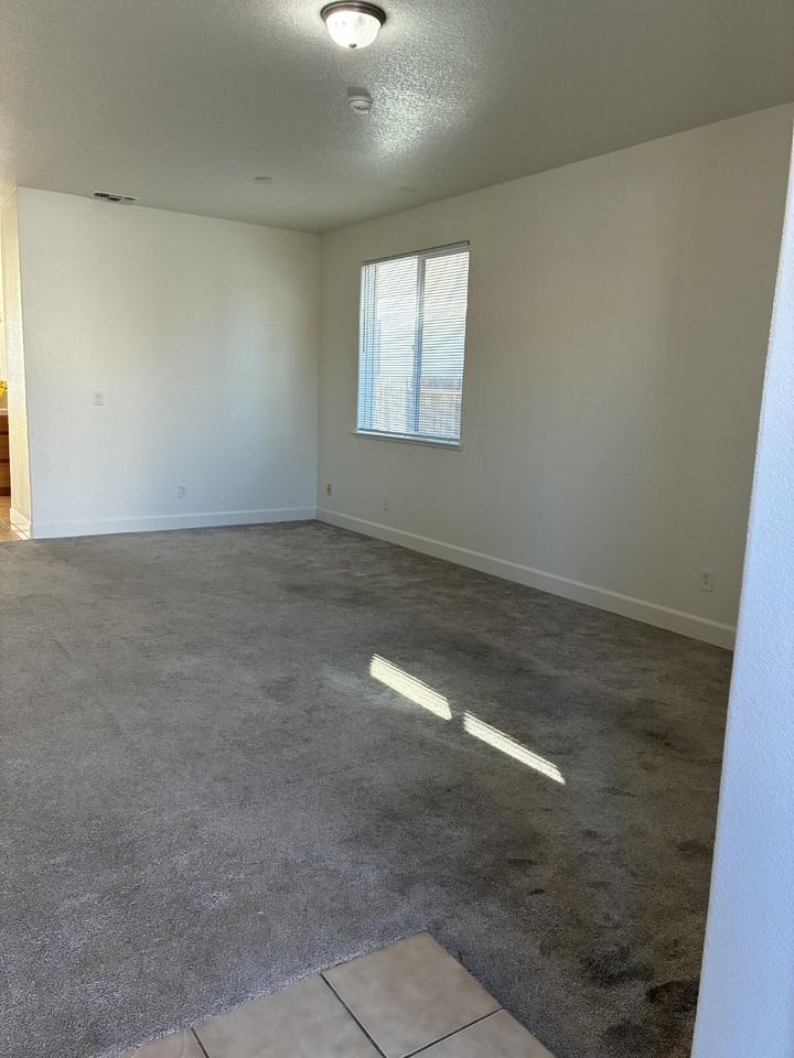 526 Beckman Way - Photo 4 of 26