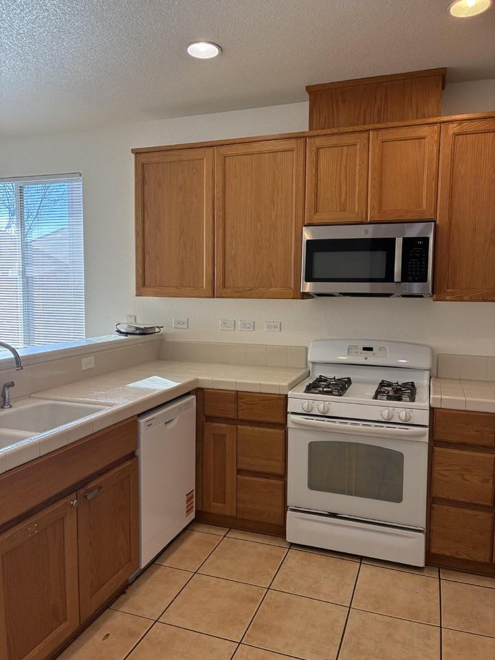 526 Beckman Way - Photo 5 of 26