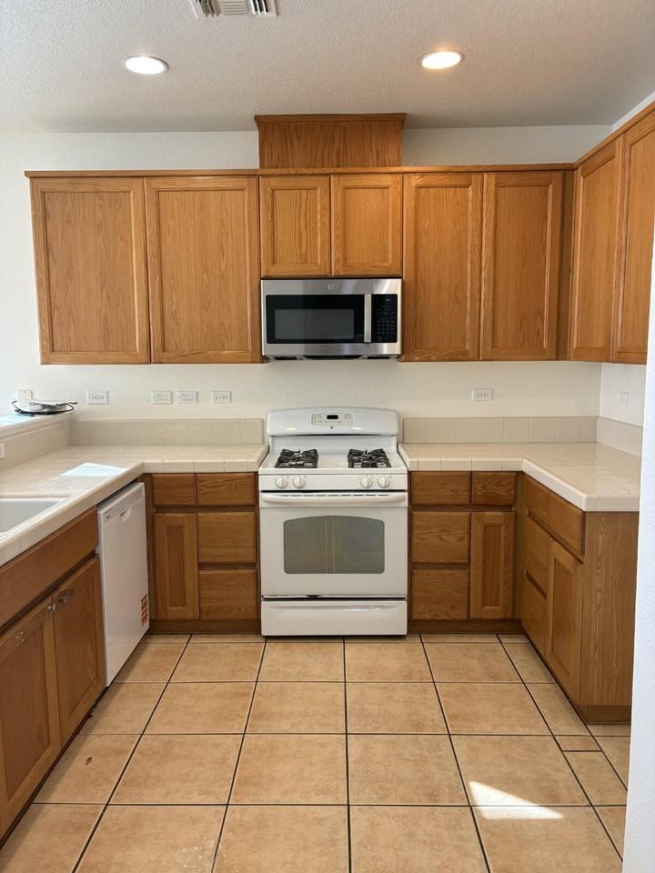 526 Beckman Way - Photo 7 of 26