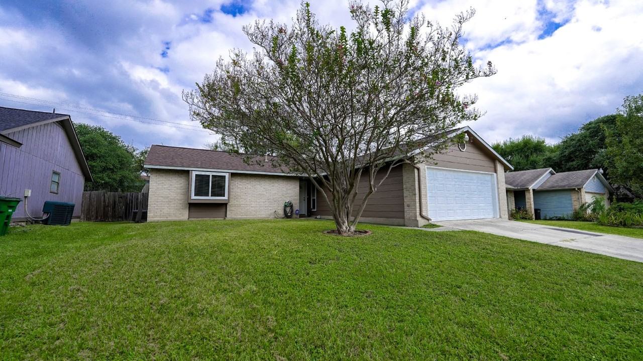 5718 Champions Hill Dr - Photo 2 of 11