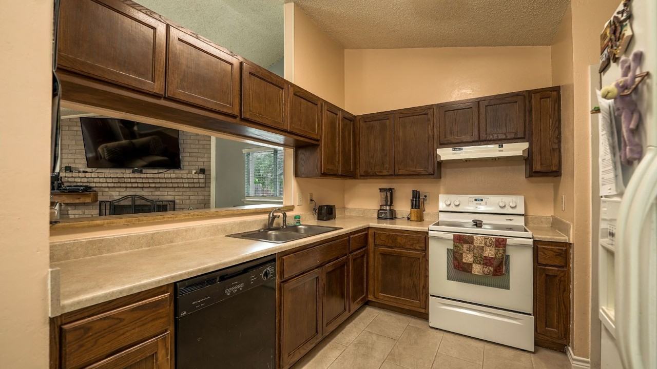 5718 Champions Hill Dr - Photo 4 of 11