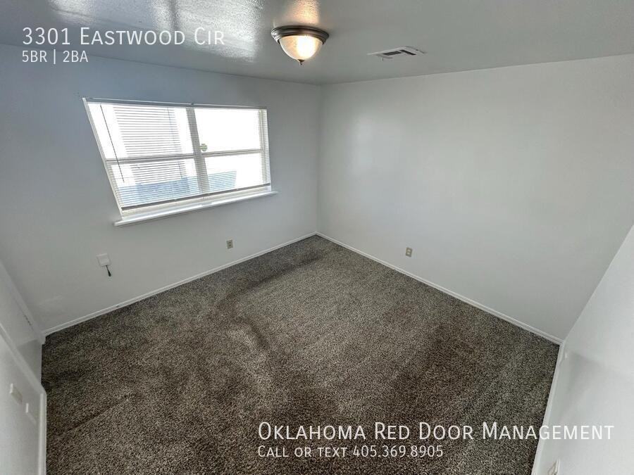 3301 Eastwood Cir - Photo 7 of 32