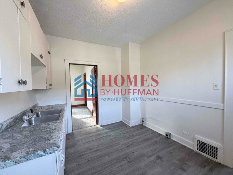 1116 Marshall Ave - Photo 4 of 14