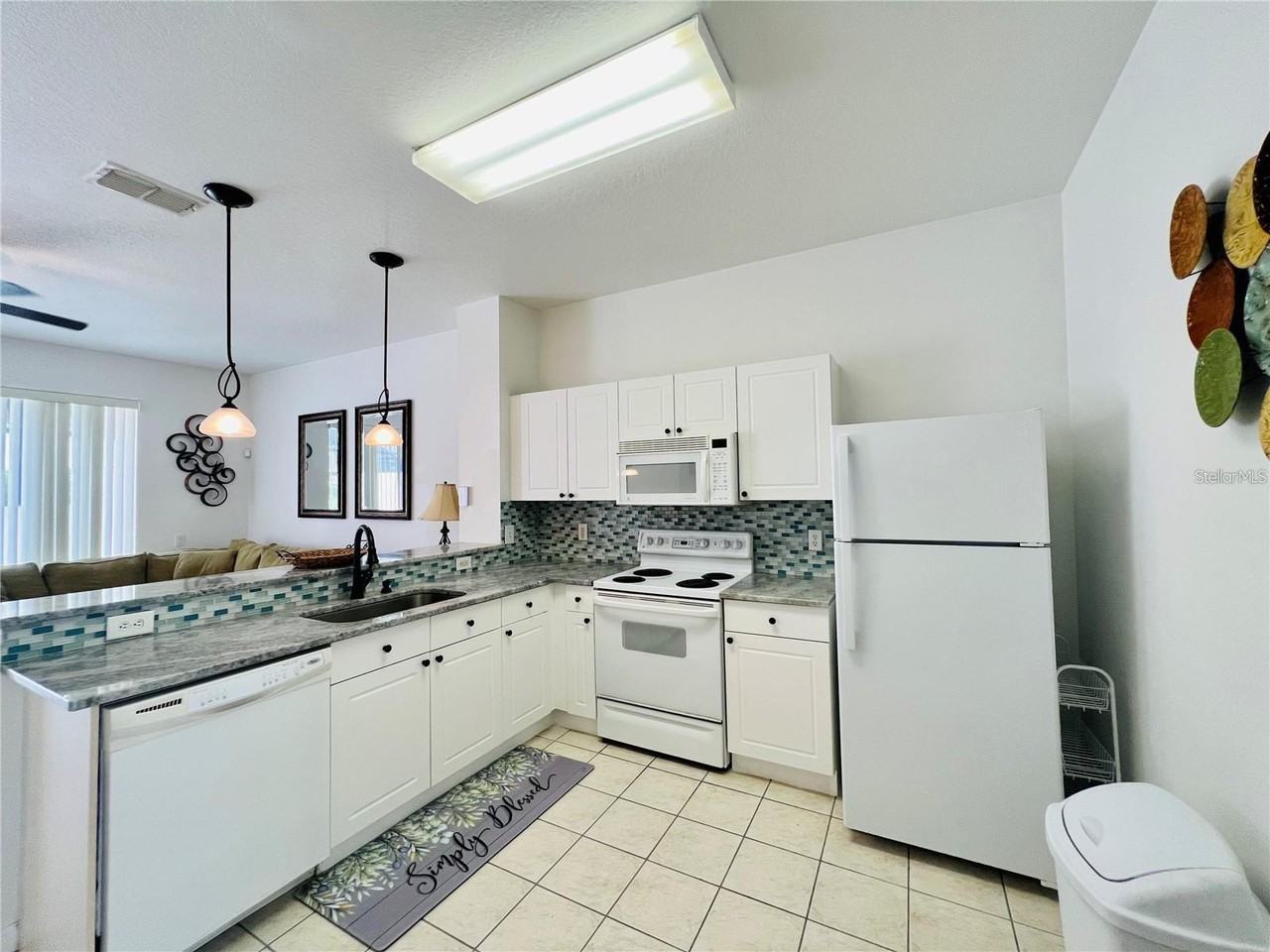 2413 Silver Palm Dr - Photo 3 of 23