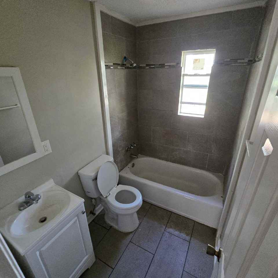 2116 Monroe Ave - Photo 2 of 14