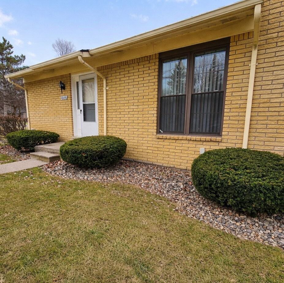 48498 Sugarbush Rd - Photo 2 of 14