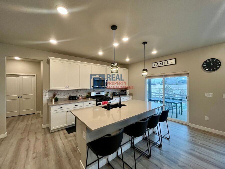 385 Baler Ct - Photo 2 of 18