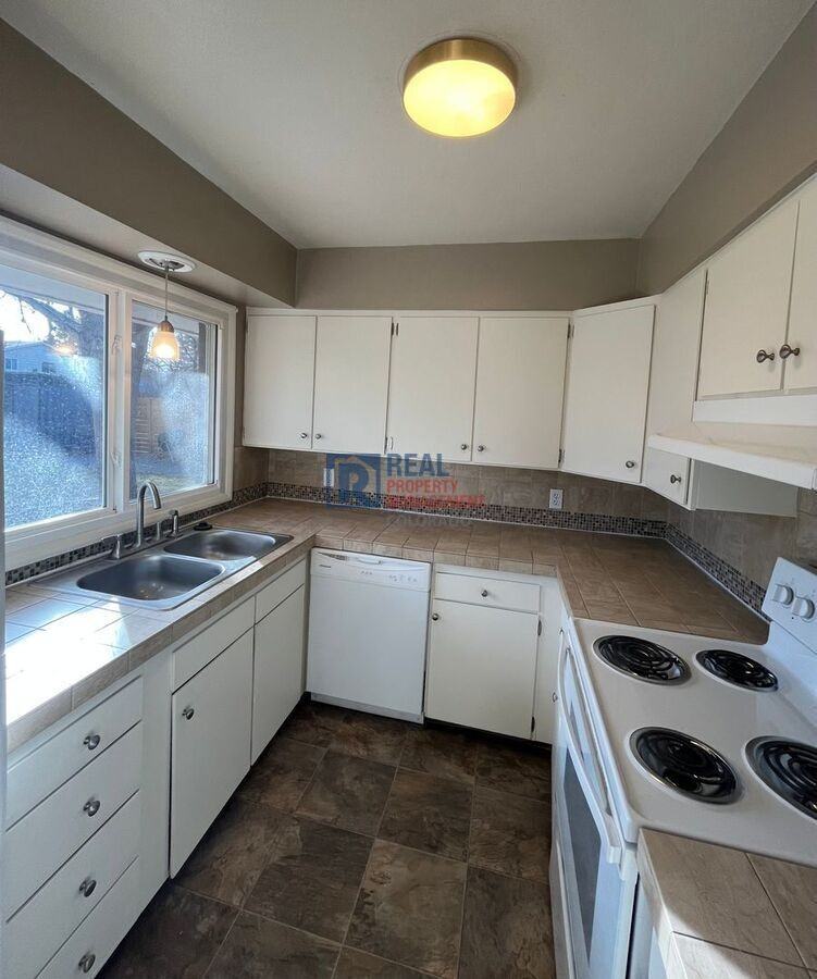 2013 W Lake St - Photo 5 of 20