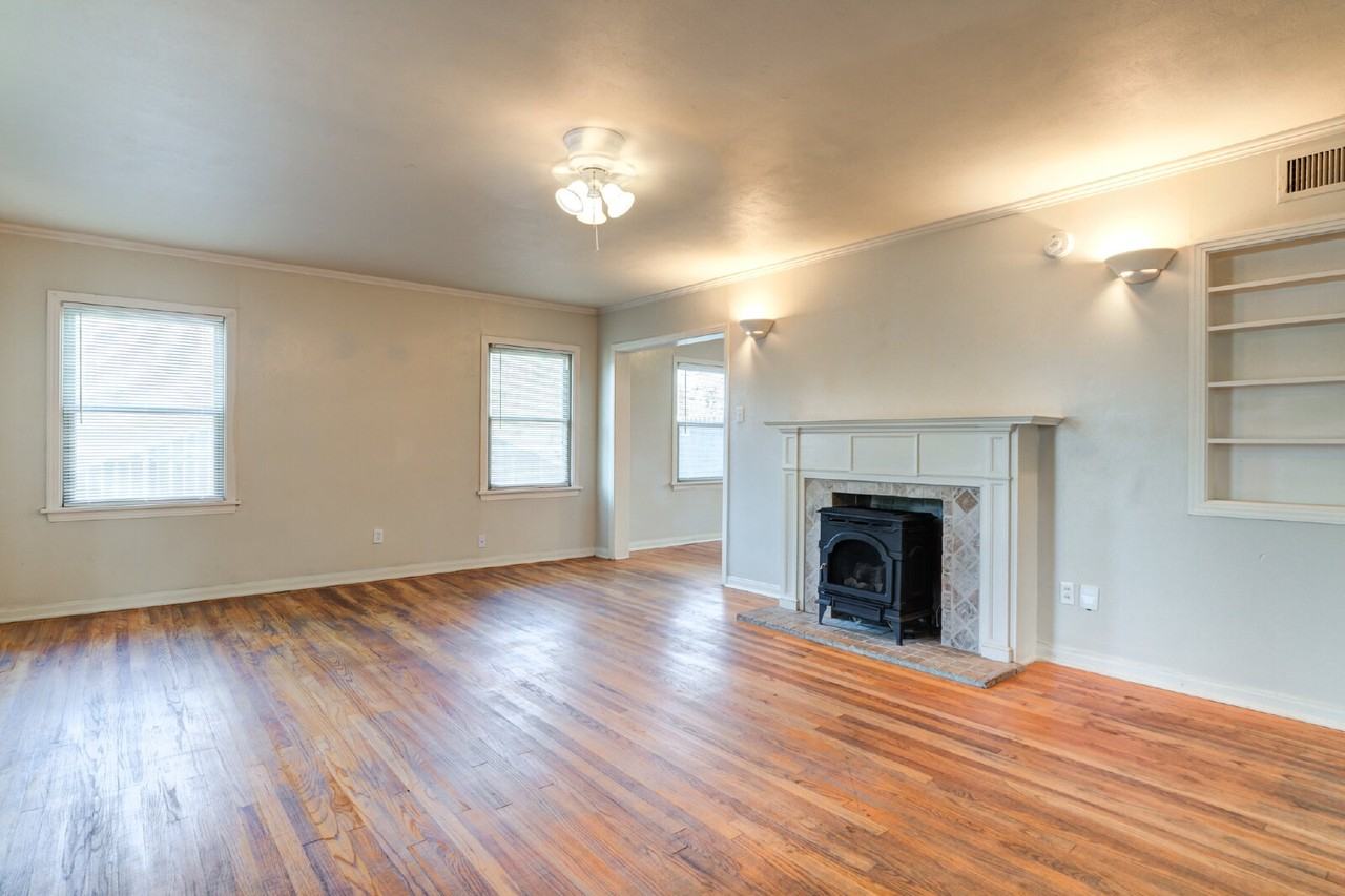 2430 30th St - Photo 4 of 28