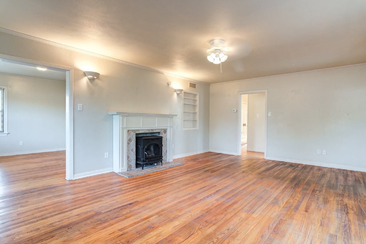 2430 30th St - Photo 6 of 28