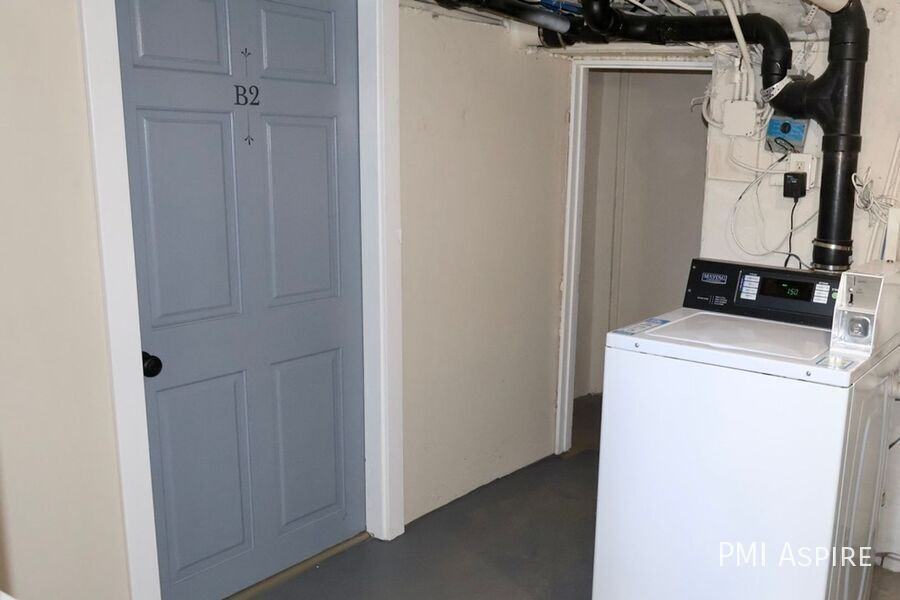 1021 N Ogden St #B2 - Photo 4 of 10