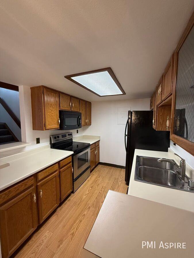 942 S Walden St #201 - Photo 6 of 15